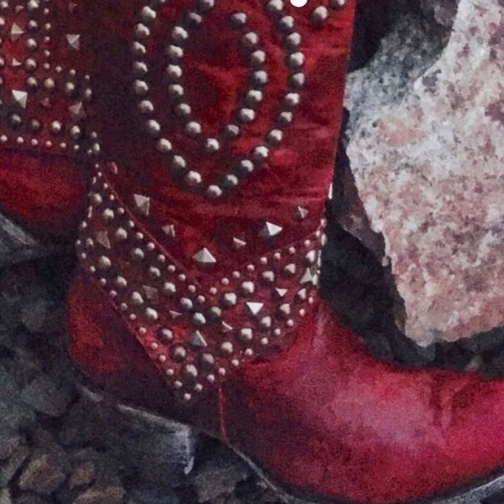 Meet your Posher, Heels to